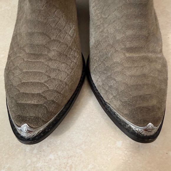 Jeffrey Campbell Cromwell Taupe
Suede Leather Snake Embossed Ankle
Boots Sz 9 - Picture 6 of 14